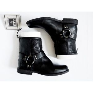 FRYE PHILLIP HARNESS BACK ZIP SHORT Leather Moto